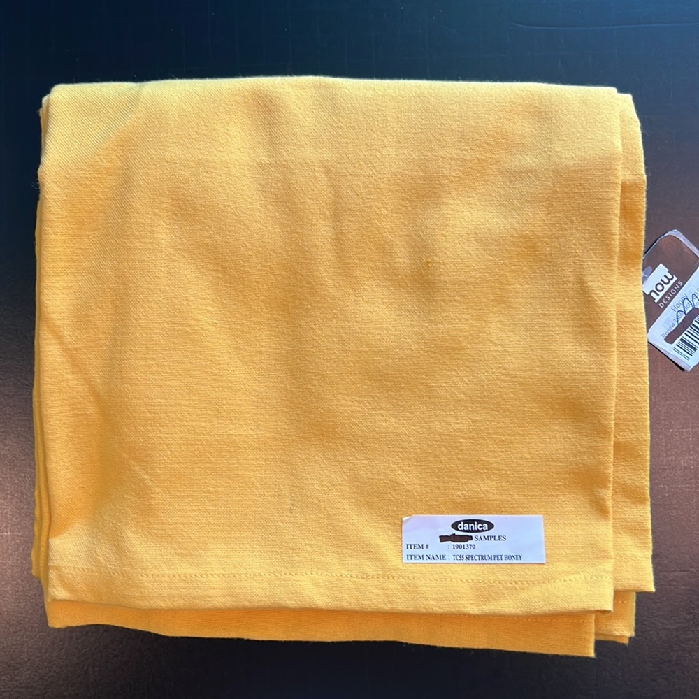 ECO-friendly/wrinkle resistant now DESIGNS 100% recycled content tablecloth-NWT